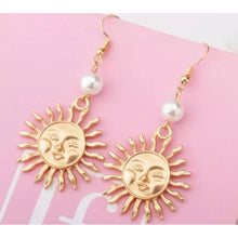 Load image into Gallery viewer, Smiling Sunshine Earrings.