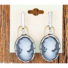 Load image into Gallery viewer, Cameo Necklace Set.