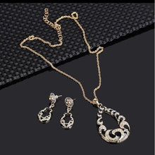 Load image into Gallery viewer, Black Swirl Design Necklace Set.