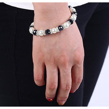 Load image into Gallery viewer, Simulated Pearl Bracelet.