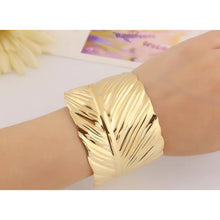 Load image into Gallery viewer, Leaf Cuff Bracelet.