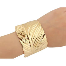 Load image into Gallery viewer, Leaf Cuff Bracelet.